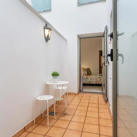 Apartment Rolycar 104 *